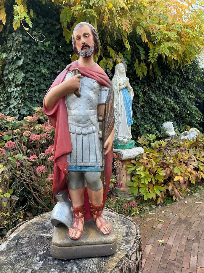 Antiek heiligenbeeld van de Heilige Donatius – beschermheilige bij onweer – gipsen beeld uit jaren ’30 – religieus erfstuk