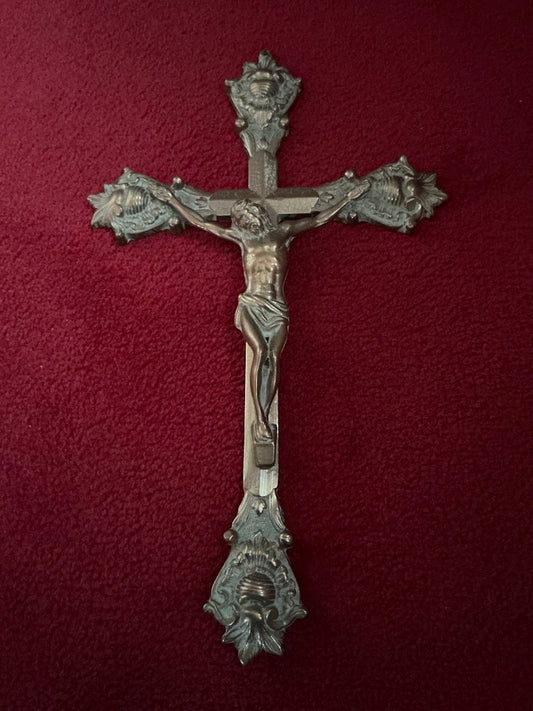 Antique French copper crucifix with corpus – richly decorated – ca. 1900 – heavy religious heirloom – Catholic wall decoration