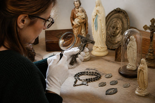 Authentieke devotionalia herkennen: tips en kenmerken