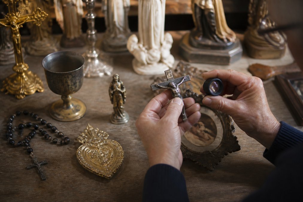 Waarde van antieke religieuze objecten bepalen