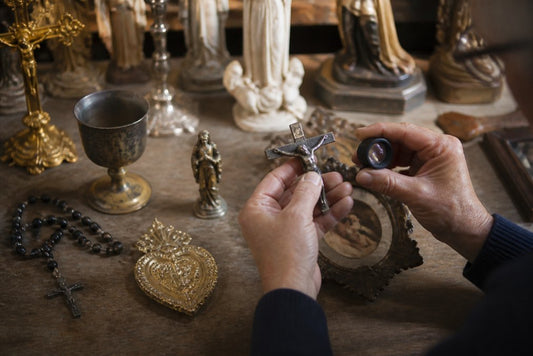 Waarde van antieke religieuze objecten bepalen