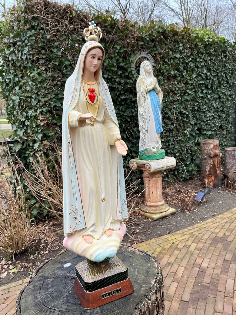 Antiek Maria Beeld OLV Fatima Portugal | Gipsen Heiligenbeeld Handbeschilderd Glazen Ogen | Vintage Religieus Beeld jaren 50 | 52 cm