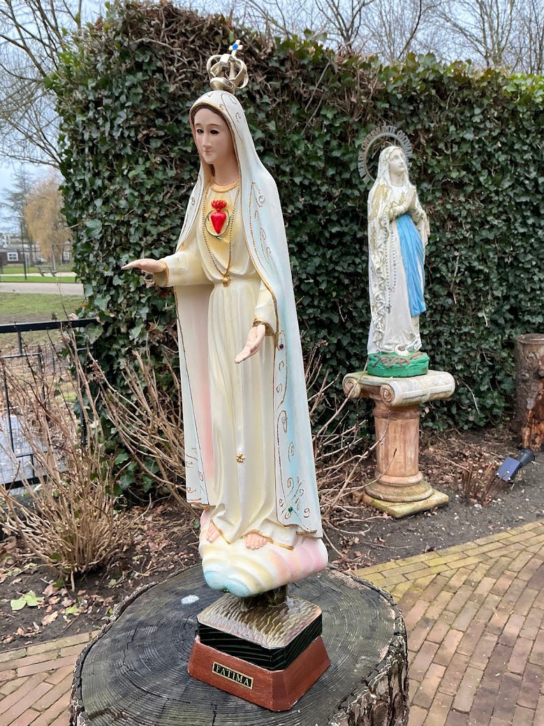 Antiek Maria Beeld OLV Fatima Portugal | Gipsen Heiligenbeeld Handbeschilderd Glazen Ogen | Vintage Religieus Beeld jaren 50 | 52 cm