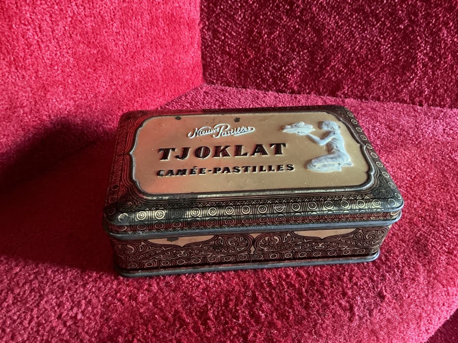 Old Tjoklat Cameo Pastilles tin