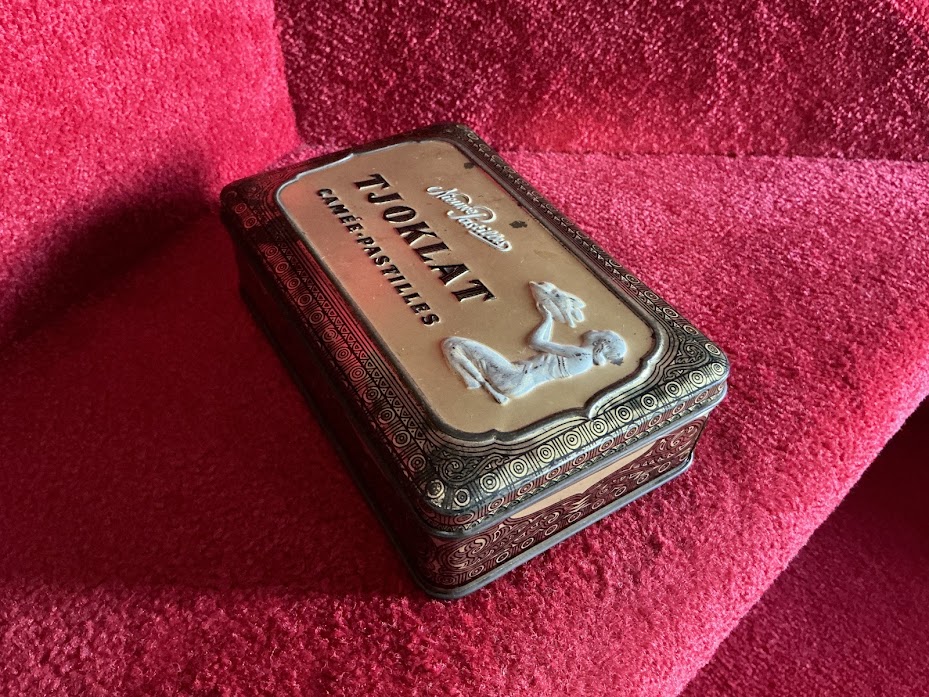 Old Tjoklat Cameo Pastilles tin