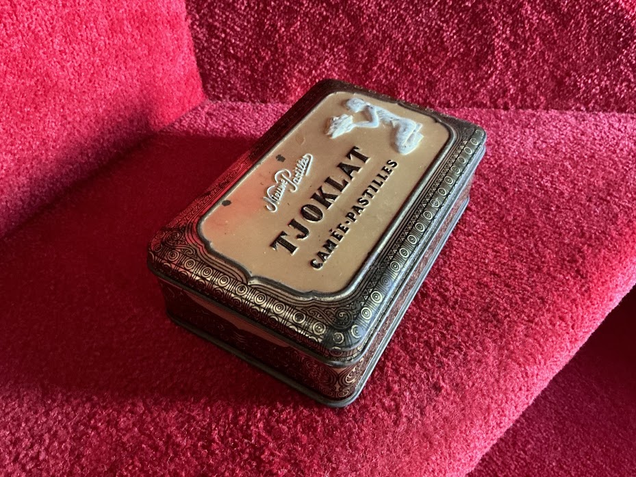 Old Tjoklat Cameo Pastilles tin
