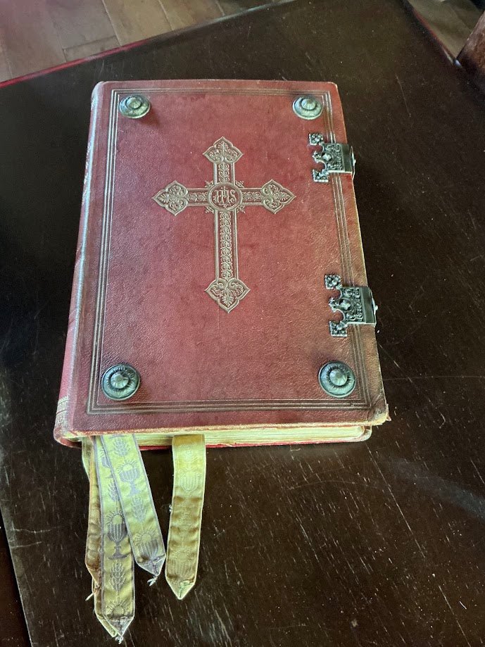 Antiquarisch Missale Romanum 1920 | Rood Leder Gouden Opdruk | Latijns Kerkboek 35cm