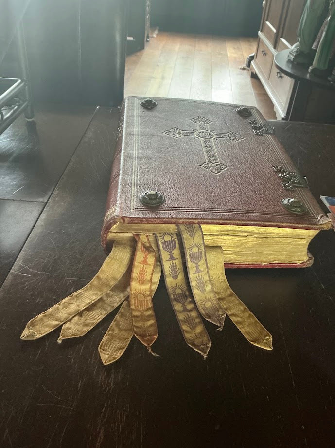Antiquarisch Missale Romanum 1920 | Rood Leder Gouden Opdruk | Latijns Kerkboek 35cm
