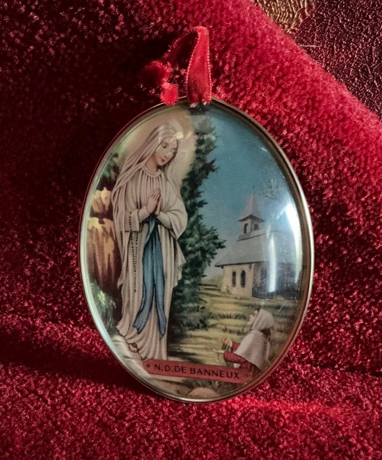 Vintage Lourdes souvenier Bernadette bij Maria verschijning