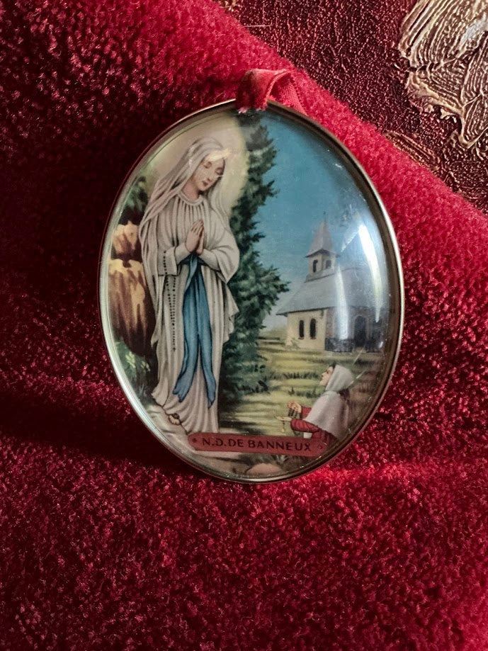 Vintage Lourdes souvenier Bernadette bij Maria verschijning