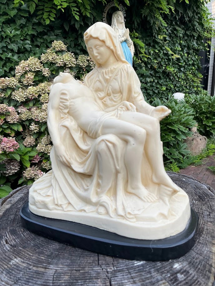 Prachtig Maria Piëta beeld met Jezus Christus