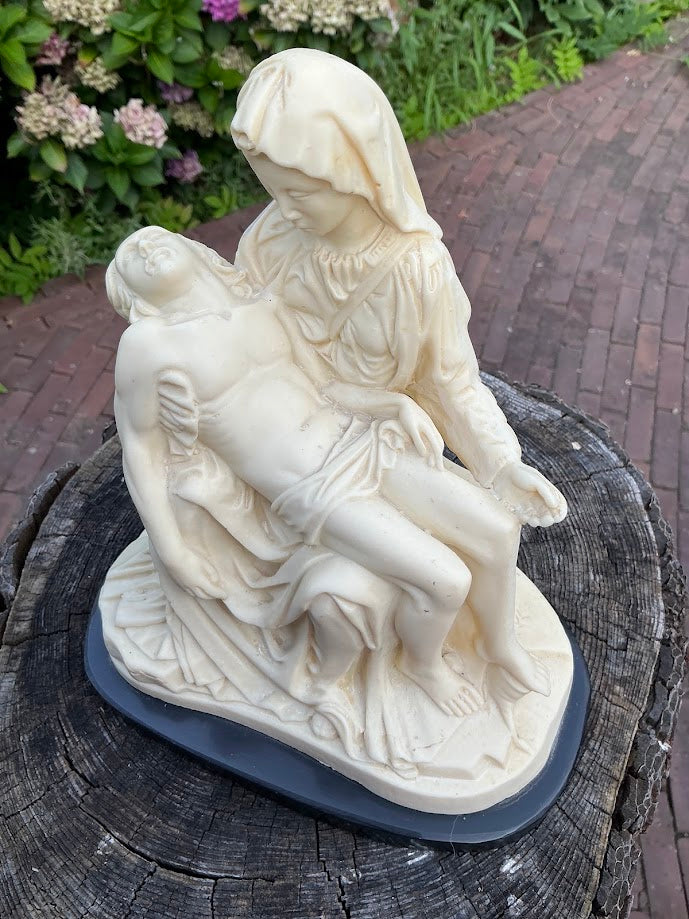 Prachtig Maria Piëta beeld met Jezus Christus
