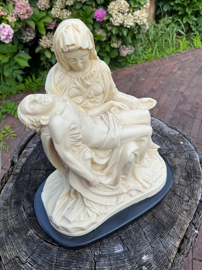 Prachtig Maria Piëta beeld met Jezus Christus