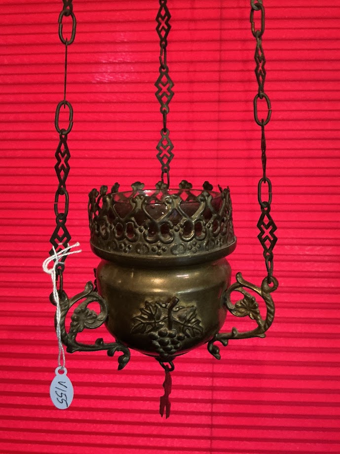Antieke kerkelijke godslamp met Druiventrossen