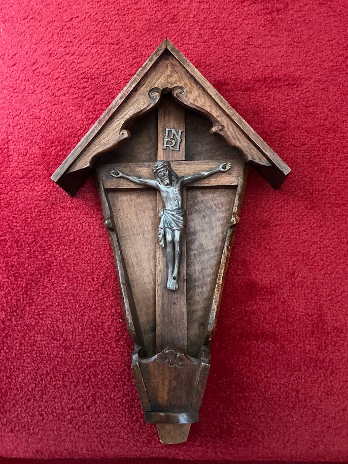 Antiek houten altaartje Kruisiging Jezus Christus