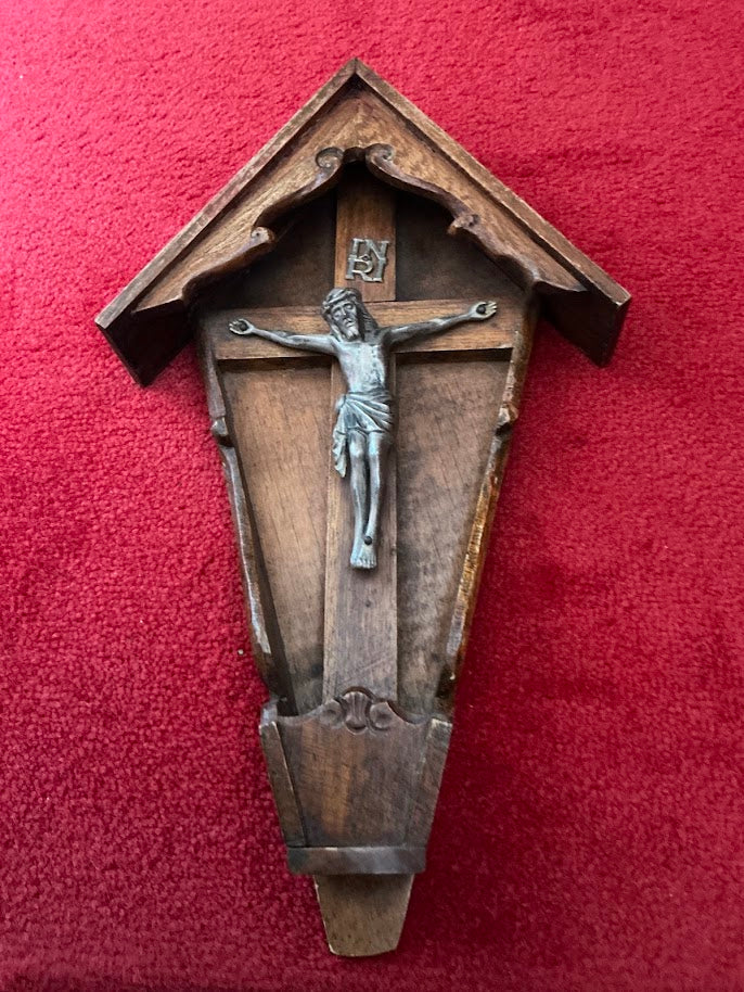 Antiek houten altaartje Kruisiging Jezus Christus