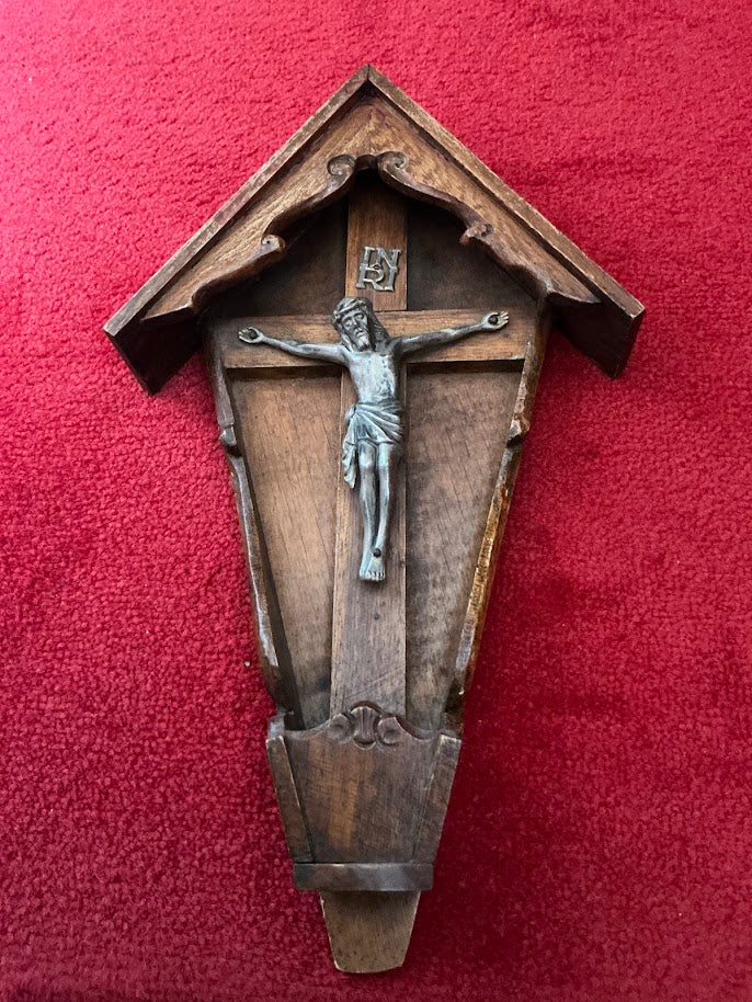 Antiek houten altaartje Kruisiging Jezus Christus