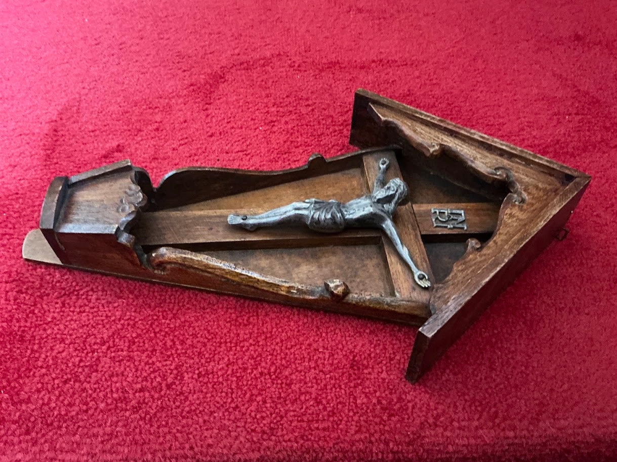 Antiek houten altaartje Kruisiging Jezus Christus