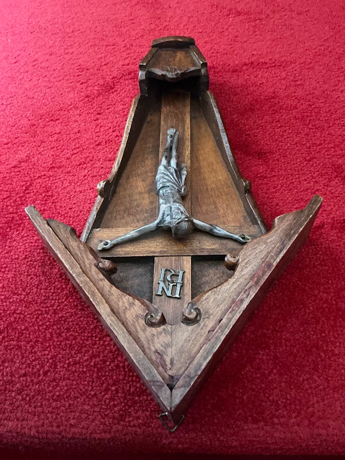 Antiek houten altaartje Kruisiging Jezus Christus