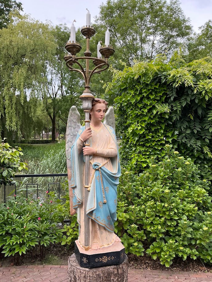 ¡Atención! SOLO RECOGIDA: Ángel grande de iglesia francés antiguo con candelabro