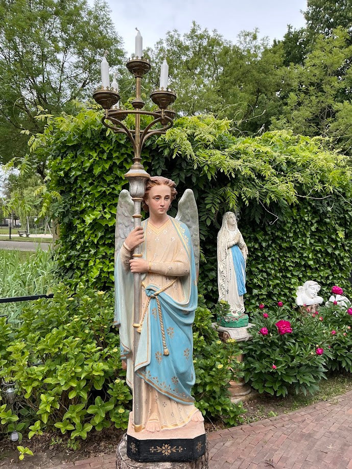 ¡Atención! SOLO RECOGIDA: Ángel grande de iglesia francés antiguo con candelabro