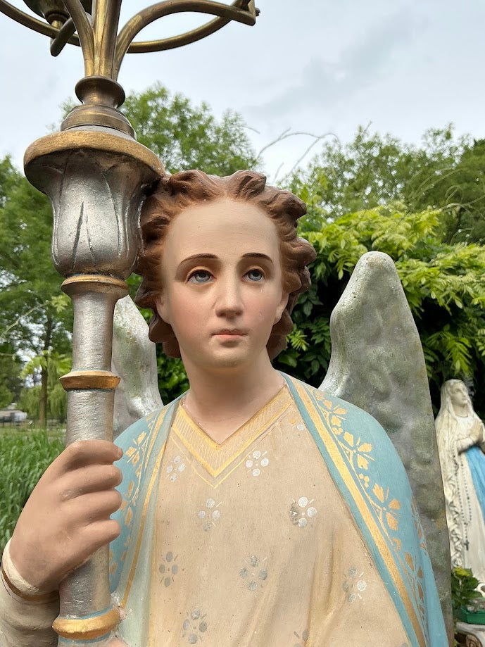 ¡Atención! SOLO RECOGIDA: Ángel grande de iglesia francés antiguo con candelabro