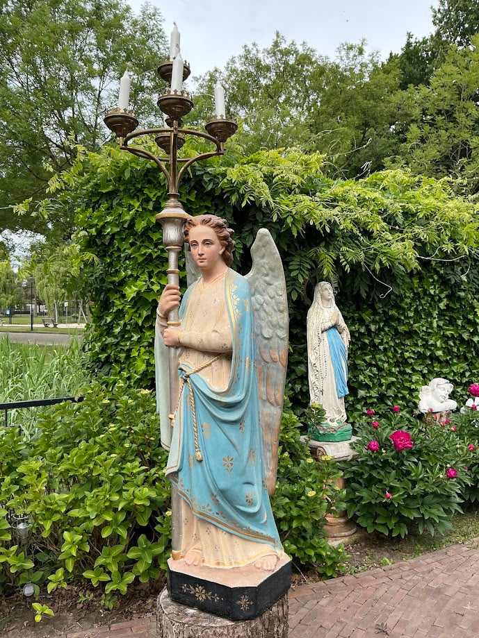 ¡Atención! SOLO RECOGIDA: Ángel grande de iglesia francés antiguo con candelabro