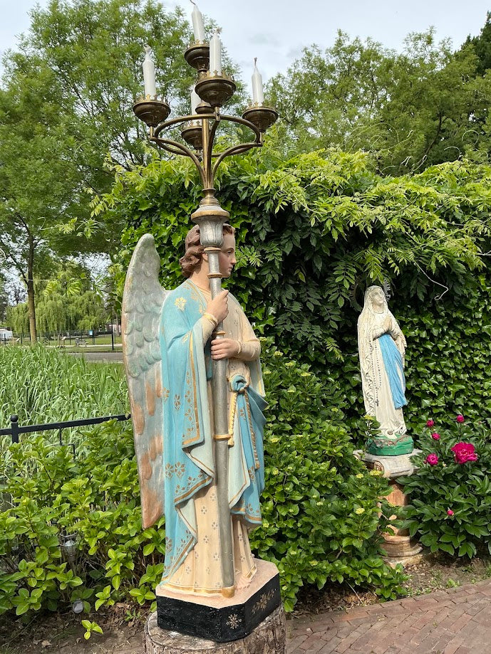 ¡Atención! SOLO RECOGIDA: Ángel grande de iglesia francés antiguo con candelabro