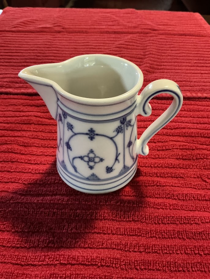 Oud 12-delig koffie/theeservies Wilhelm Jager Eisenberg