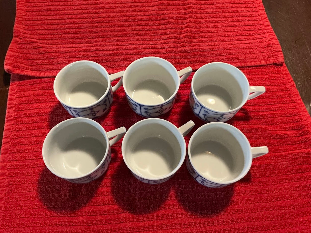 Oud 12-delig koffie/theeservies Wilhelm Jager Eisenberg