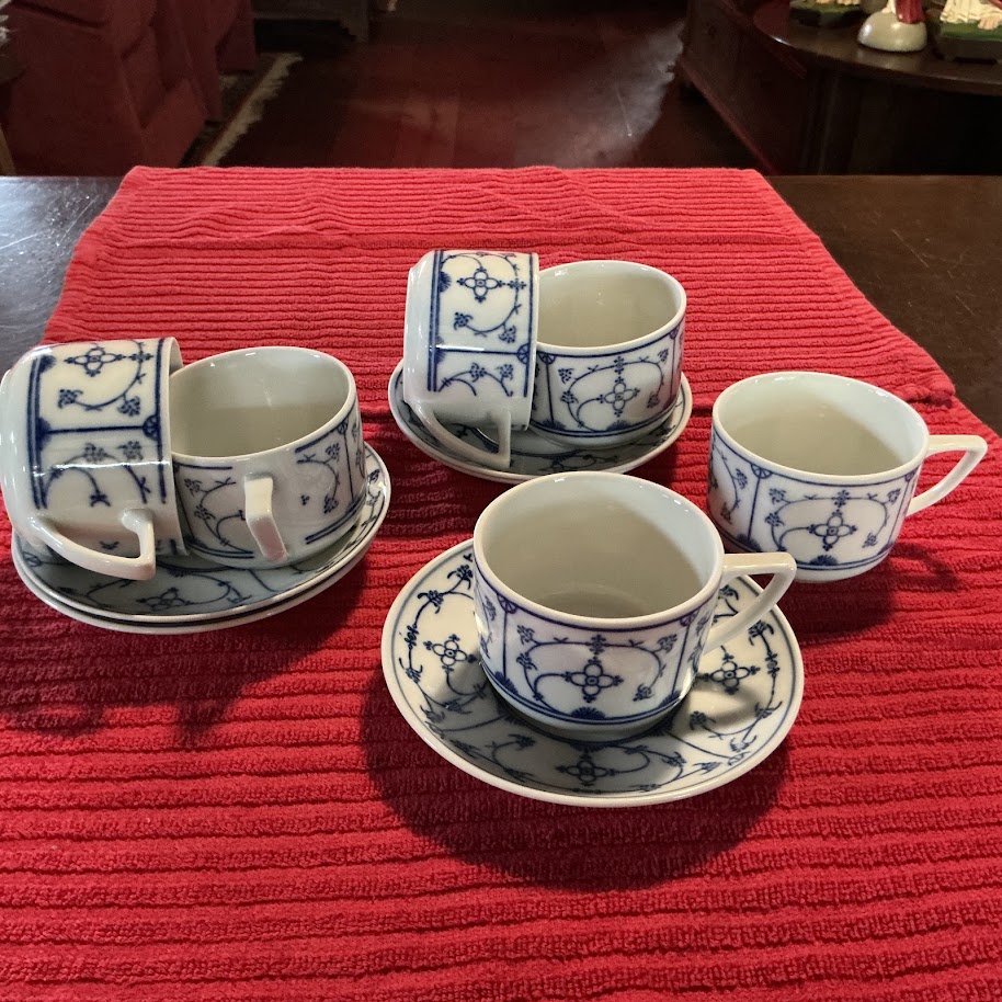 Oud 12-delig koffie/theeservies Wilhelm Jager Eisenberg