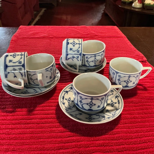 Oud 12-delig koffie/theeservies Wilhelm Jager Eisenberg