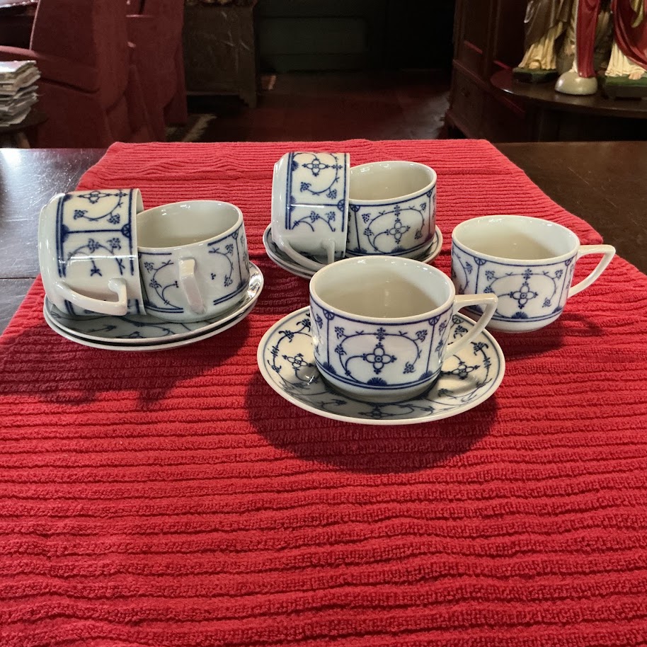 Oud 12-delig koffie/theeservies Wilhelm Jager Eisenberg