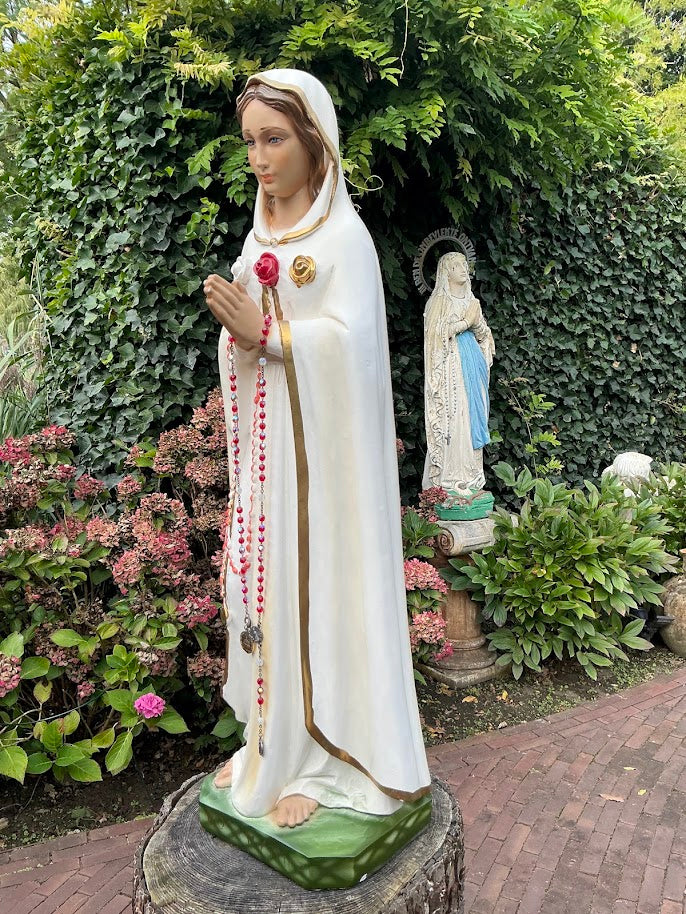 Oud Mariabeeld Maria Rosa Mystica gratis kanten mantel