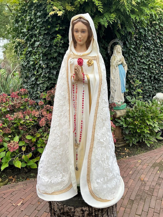 Oud Mariabeeld Maria Rosa Mystica gratis kanten mantel