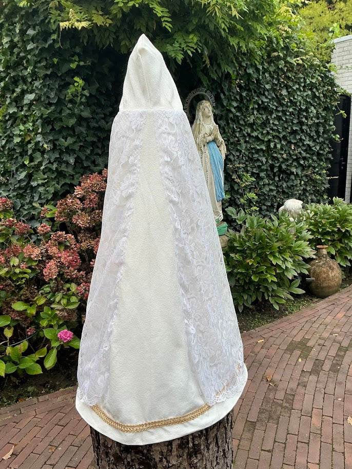 Oud Mariabeeld Maria Rosa Mystica gratis kanten mantel