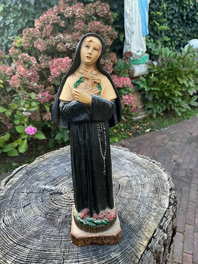Stupenda statua di Santa Rita da Cascia