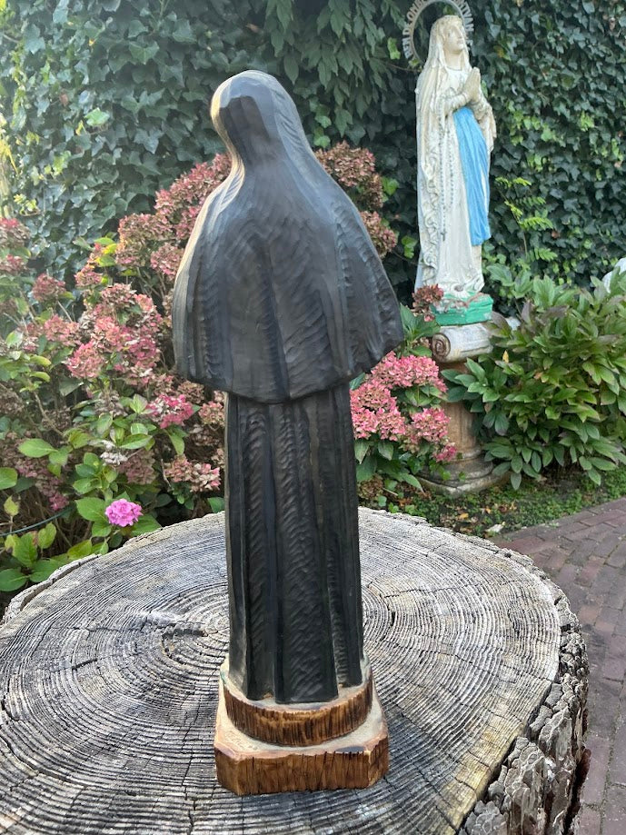 Stupenda statua di Santa Rita da Cascia
