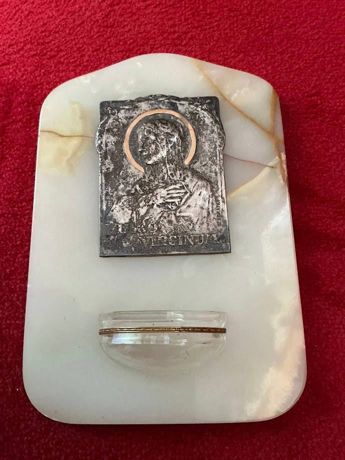 Antikes französisches Weihwasserbecken Exbrayat Virgo Virginum