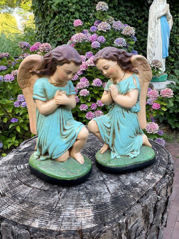 Anciens anges français agenouillés