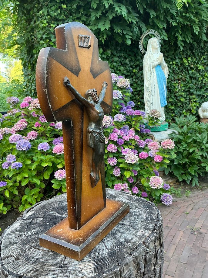 Houten kruisbeeld