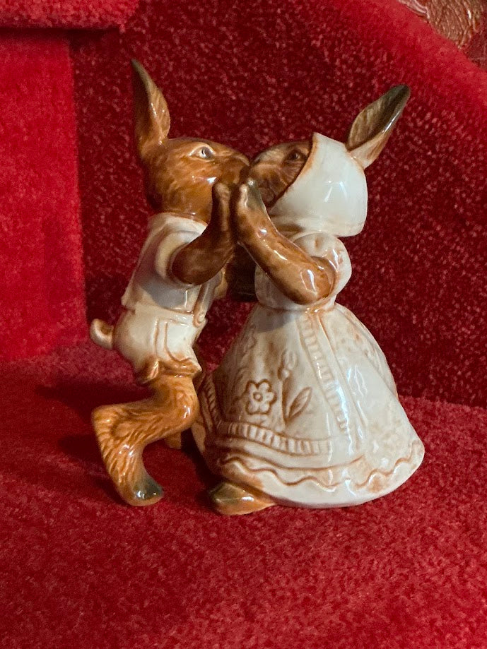 Rare GOEBEL dancing rabbit couple 33111.13