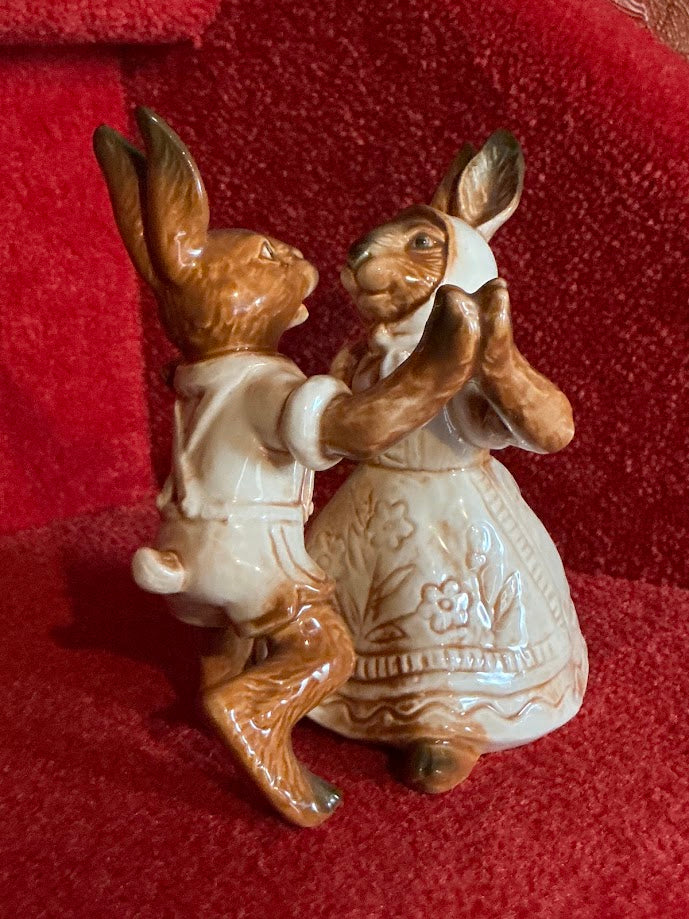 Rare GOEBEL dancing rabbit couple 33111.13