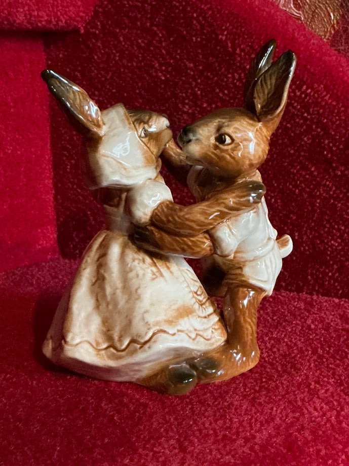 Rare GOEBEL dancing rabbit couple 33111.13