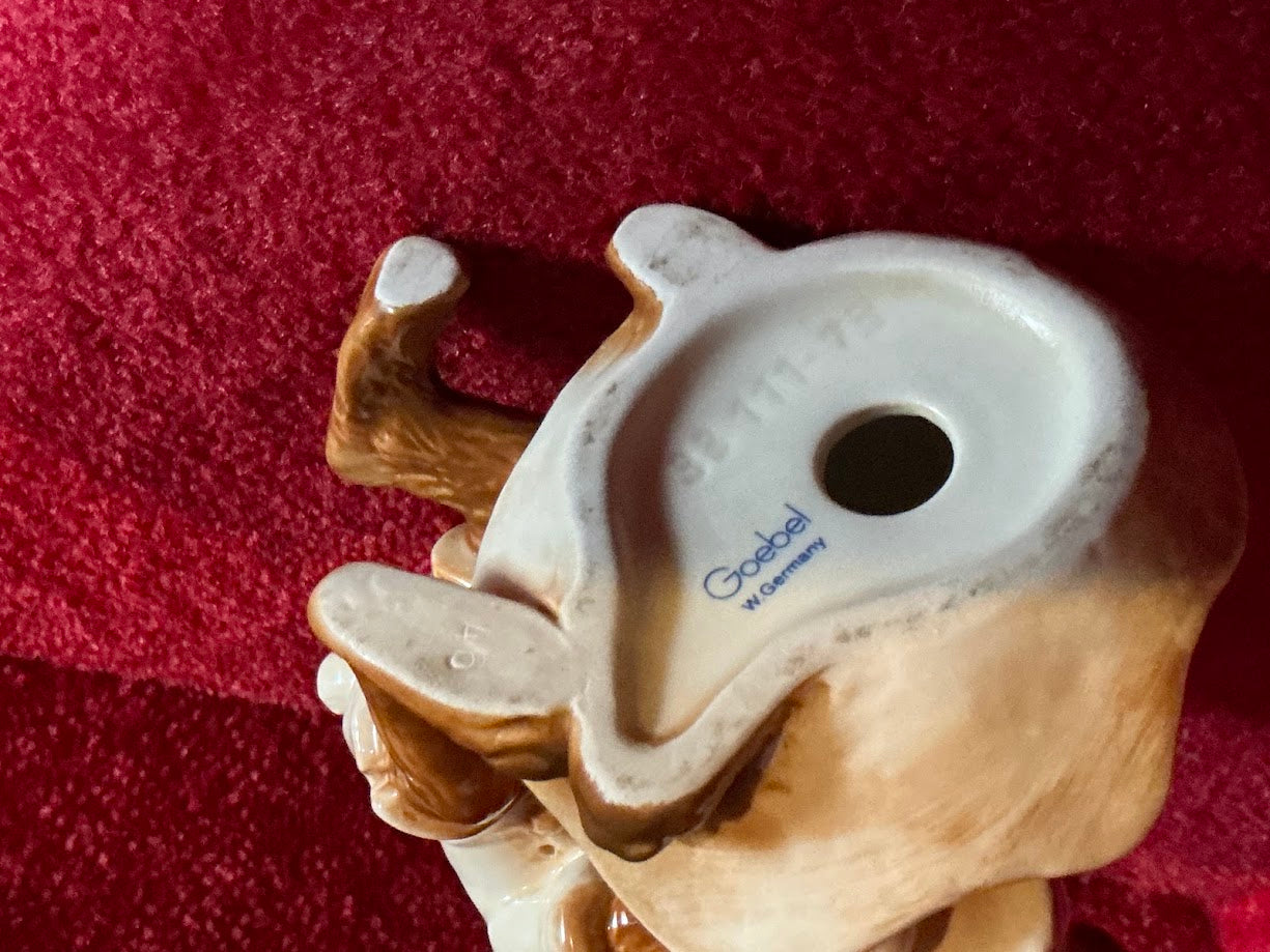 Rare GOEBEL dancing rabbit couple 33111.13