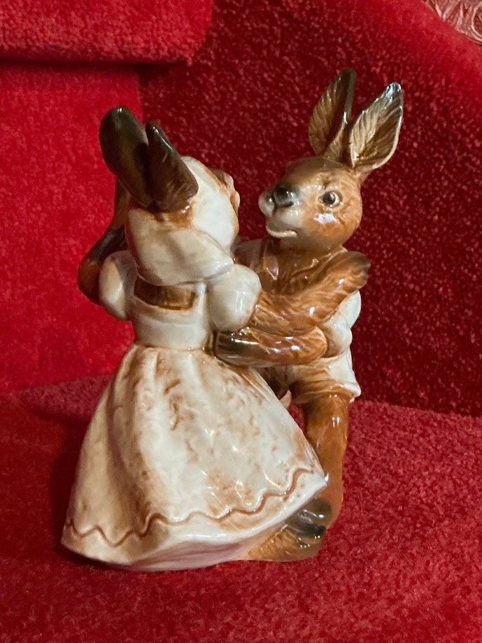 Rare GOEBEL dancing rabbit couple 33111.13