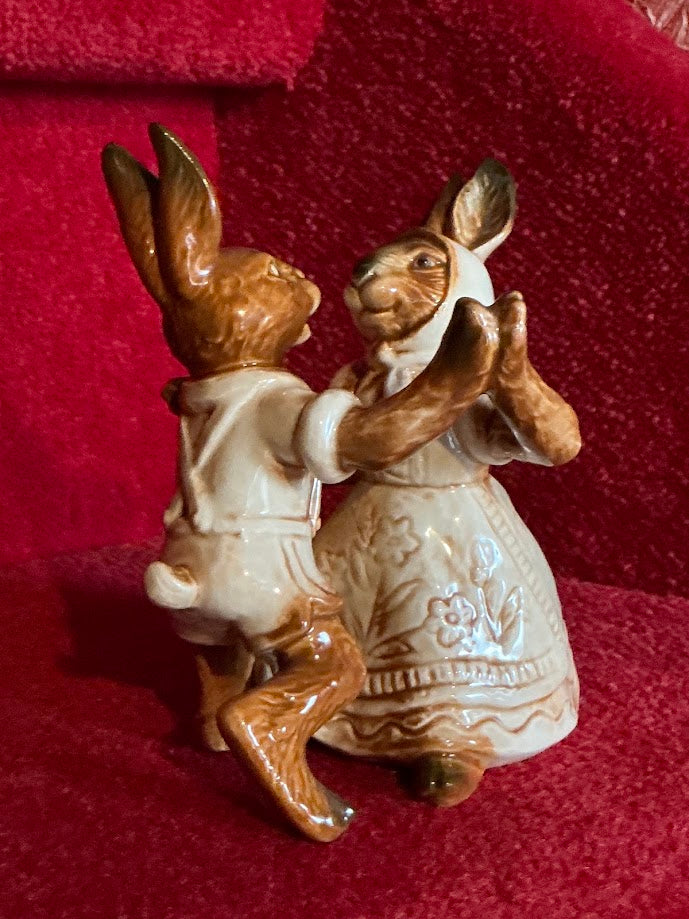 Rare GOEBEL dancing rabbit couple 33111.13