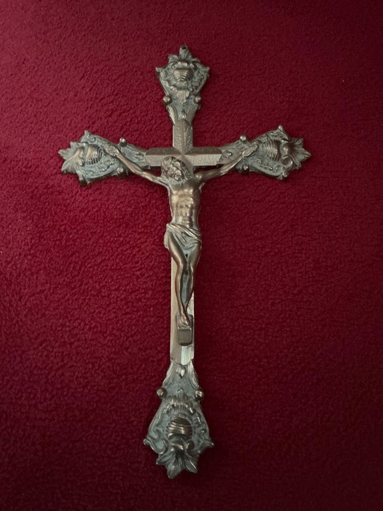 Antique French copper crucifix with corpus – richly decorated – ca. 1900 – heavy religious heirloom – Catholic wall decoration