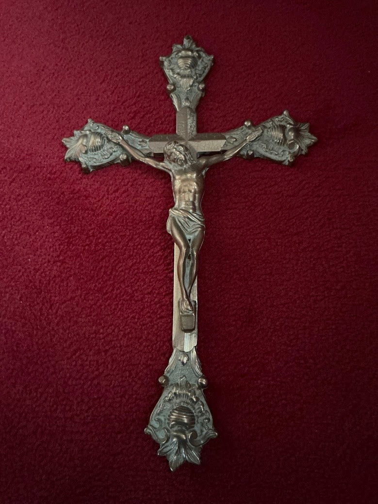 Antique French copper crucifix with corpus – richly decorated – ca. 1900 – heavy religious heirloom – Catholic wall decoration
